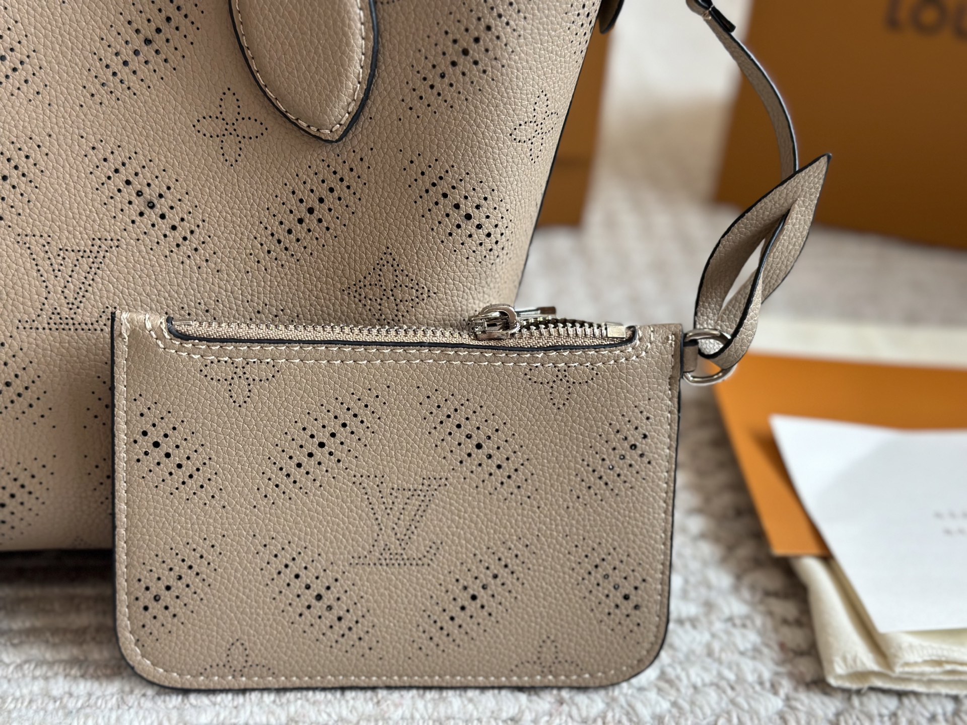 L Style Bucket Deformed Handbag Perforated Cow Leather