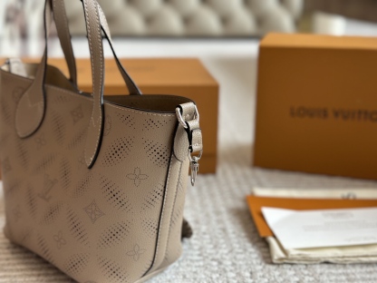 L Style Bucket Deformed Handbag Perforated Cow Leather