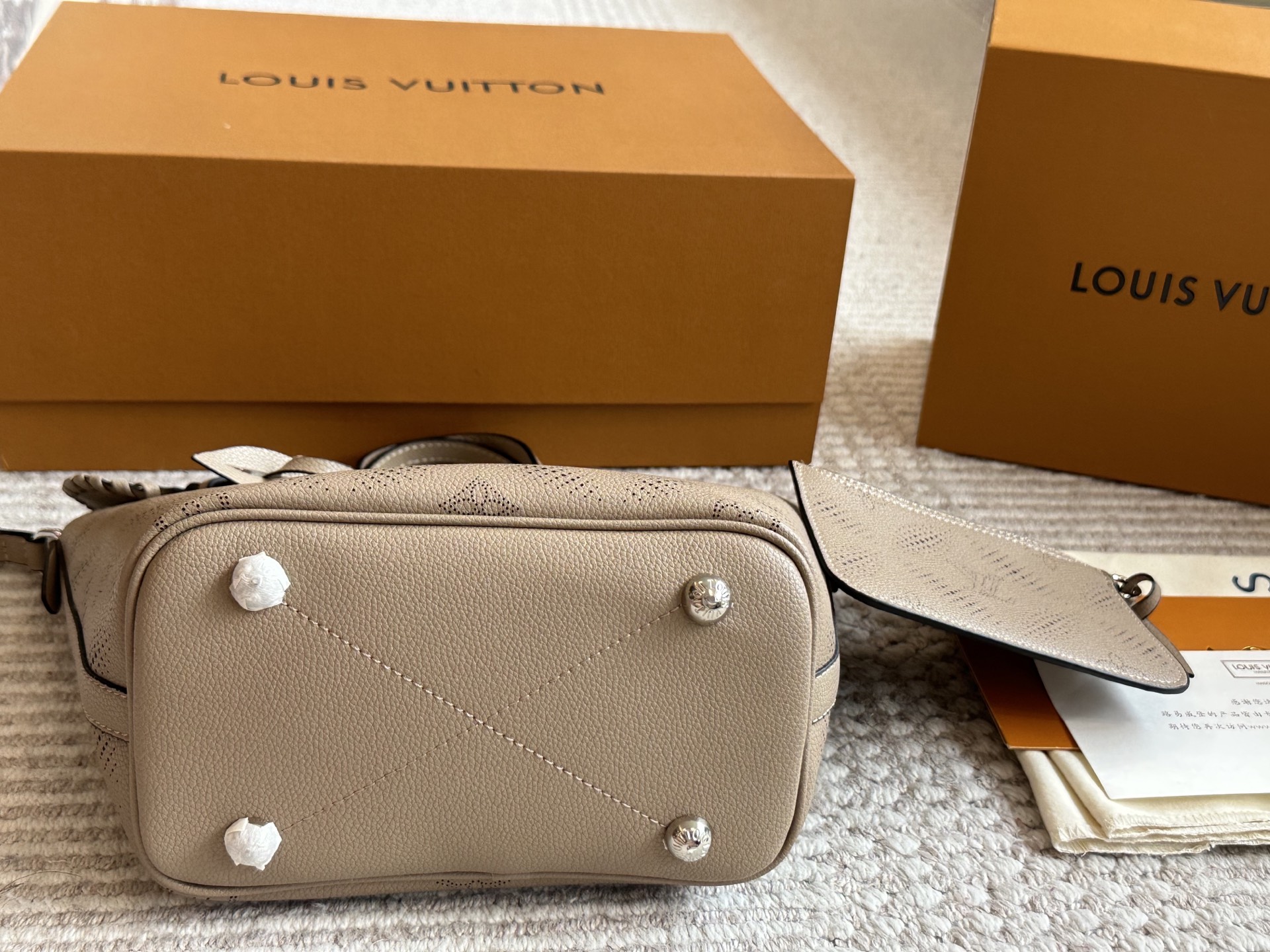 L Style Bucket Deformed Handbag Perforated Cow Leather