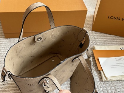L Style Bucket Deformed Handbag Perforated Cow Leather