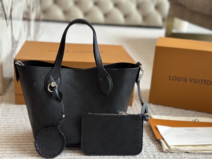 L Style Bucket Deformed Handbag Perforated Cow Leather