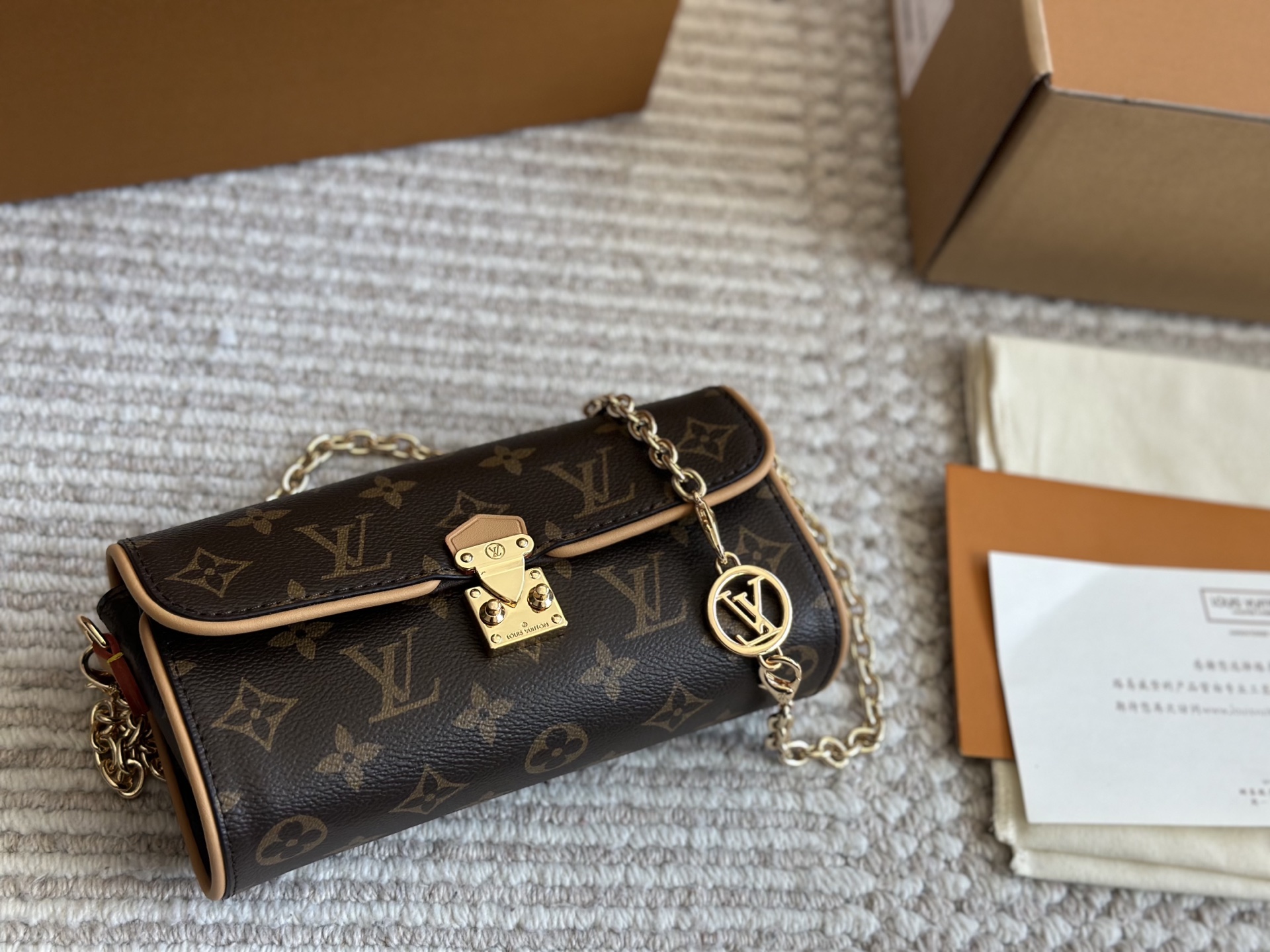 L style pochette camill Bag