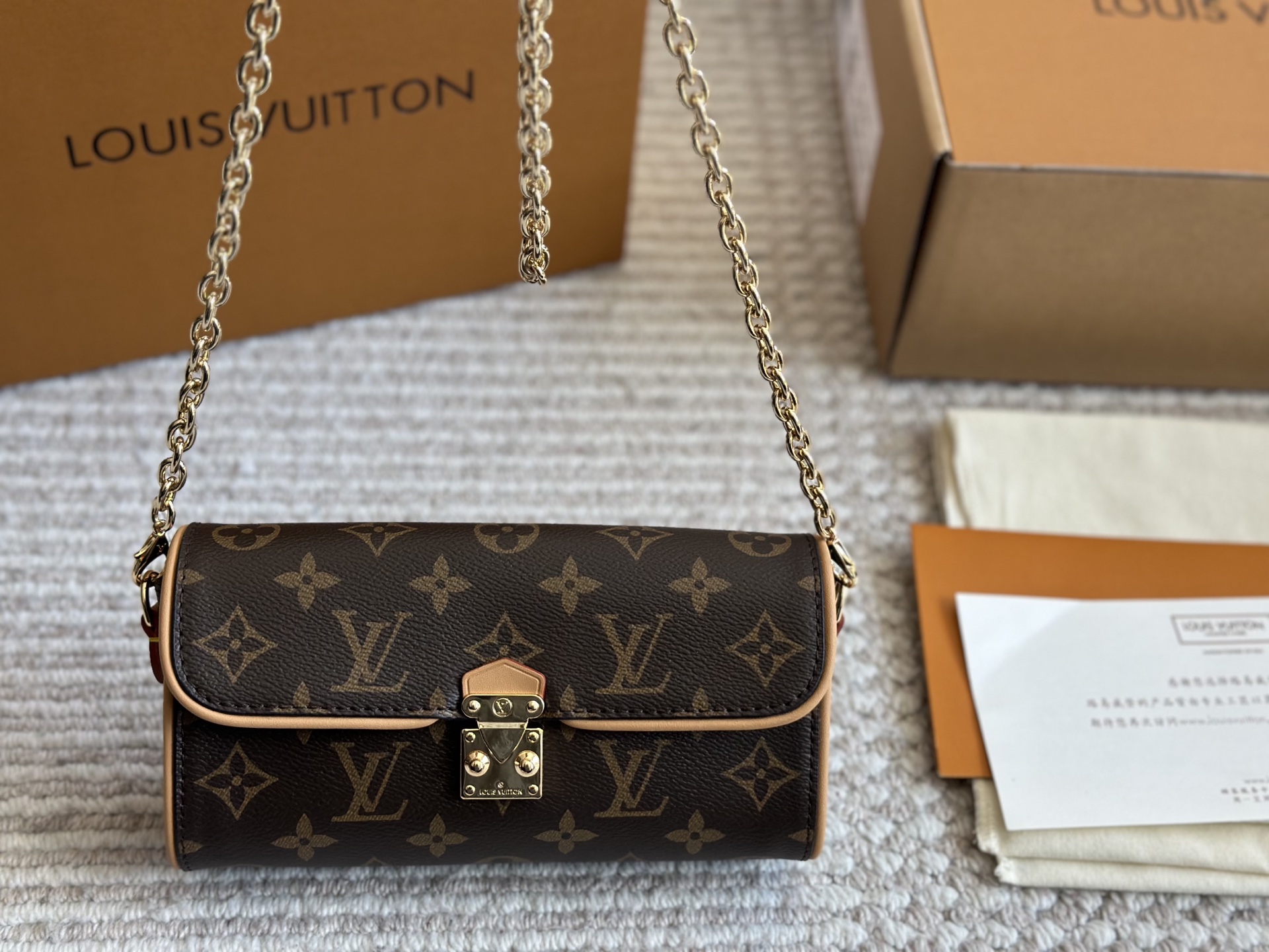 L style pochette camill Bag