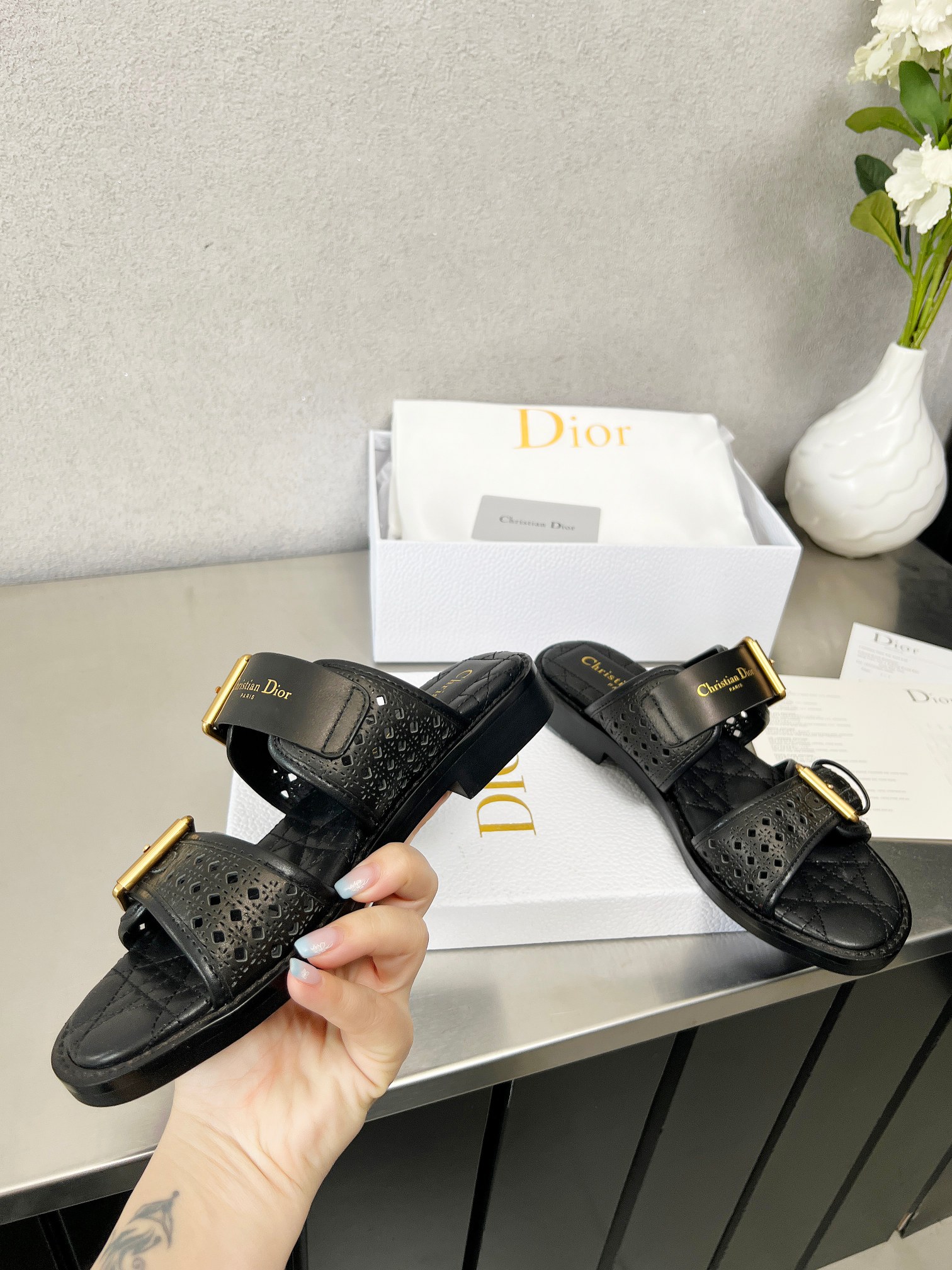 D Style Hollow Women's Slippers