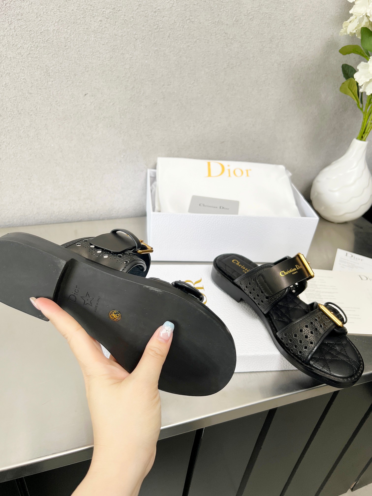 D Style Hollow Women's Slippers