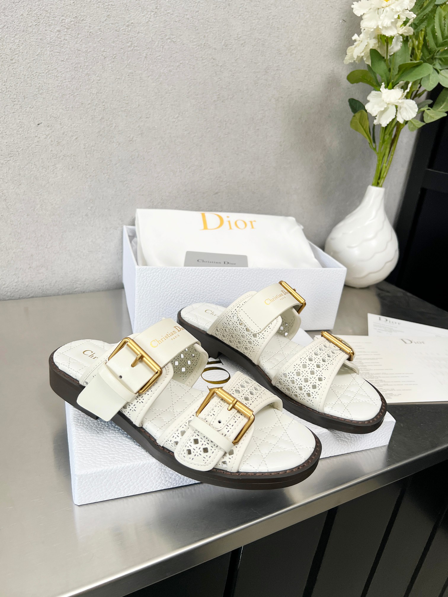 D Style Hollow Women's Slippers