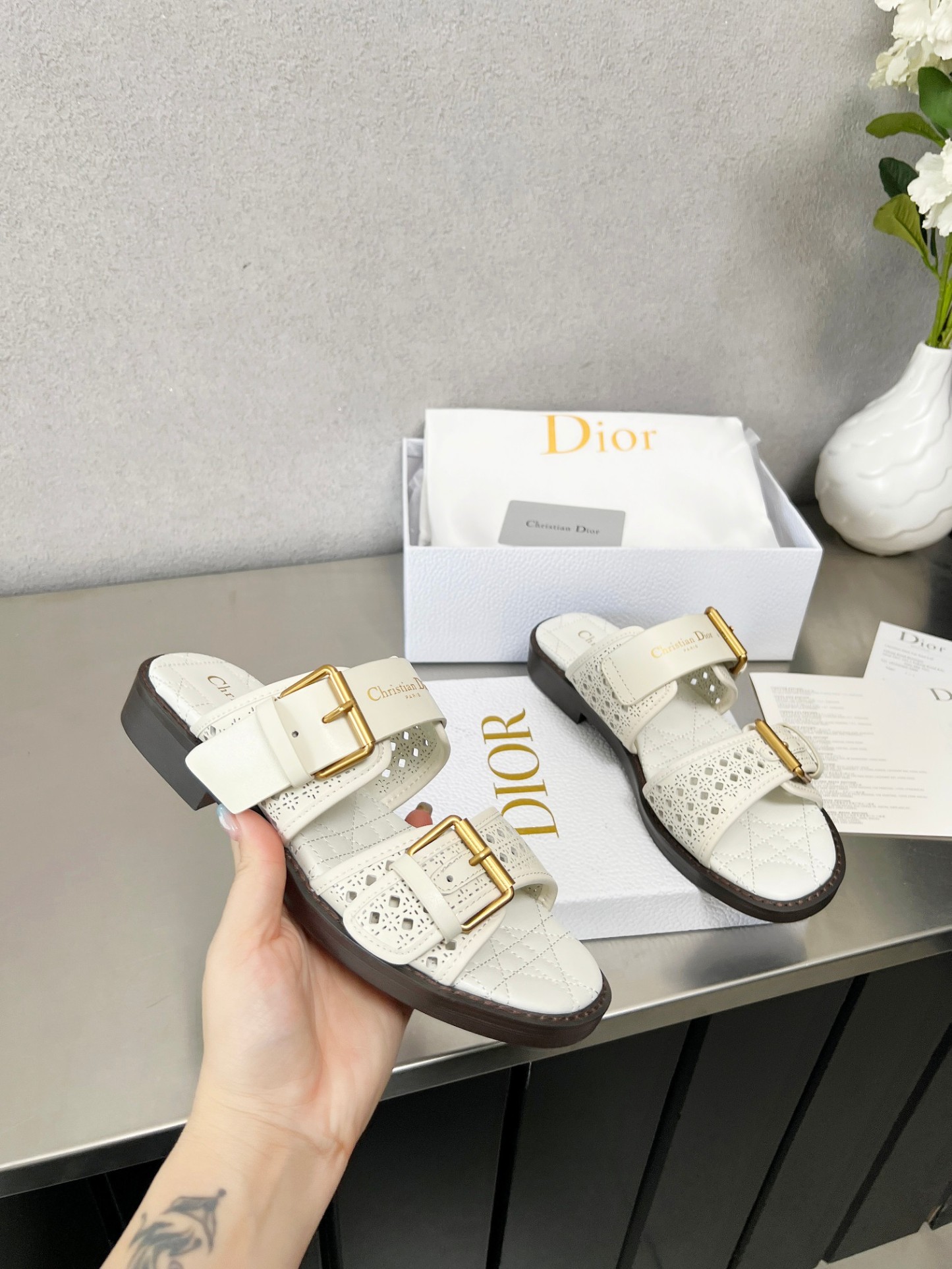 D Style Hollow Women's Slippers