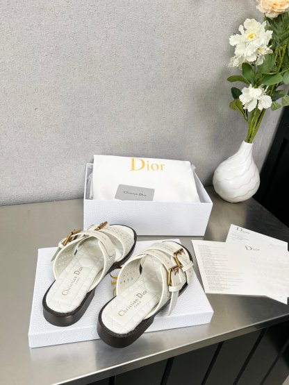 D Style Hollow Women's Slippers