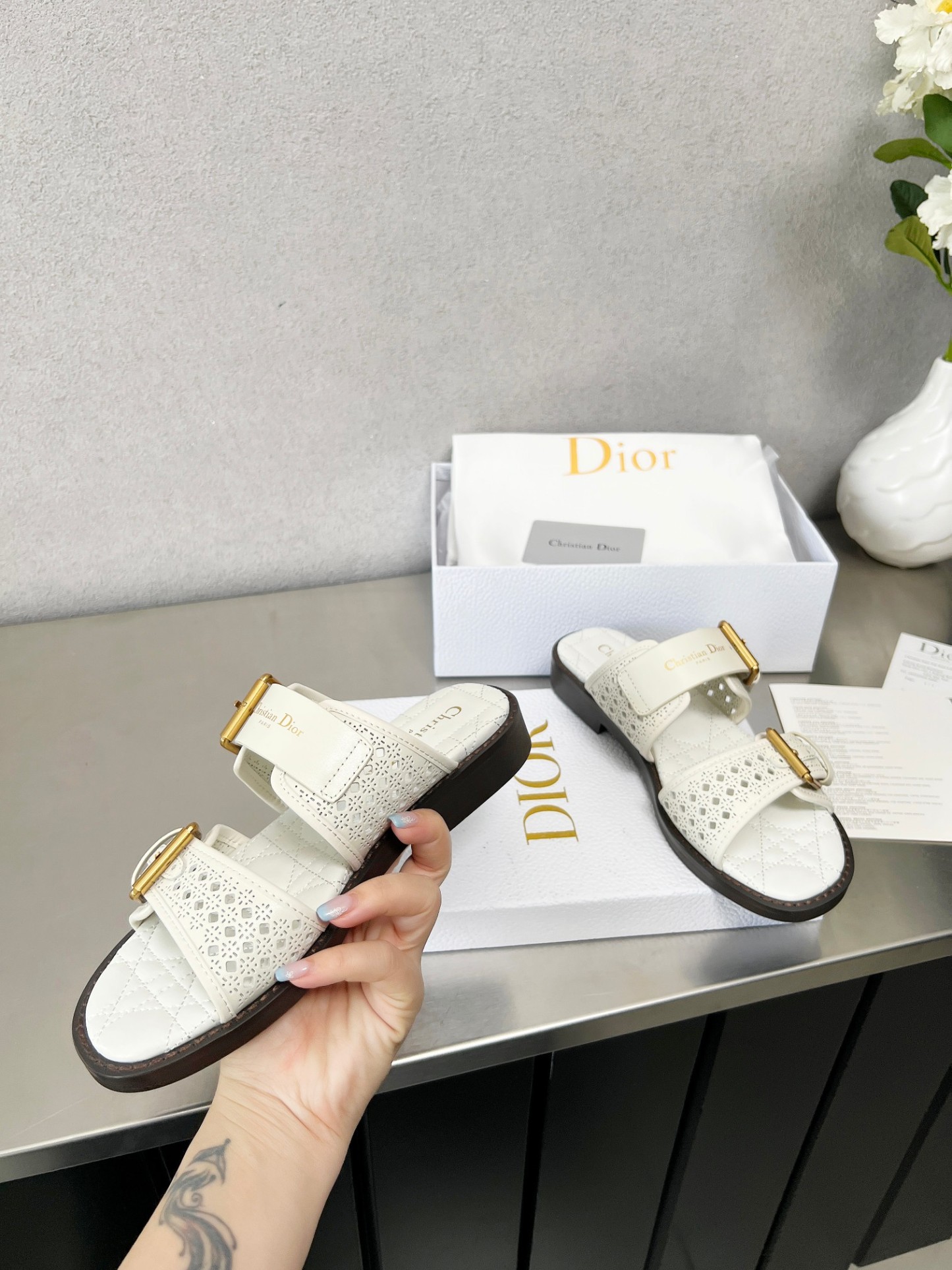 D Style Hollow Women's Slippers