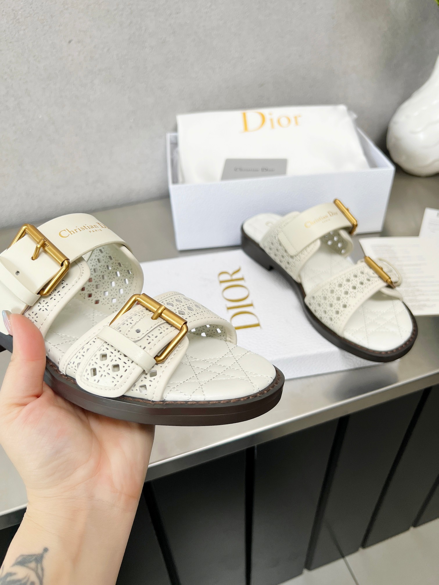 D Style Hollow Women's Slippers