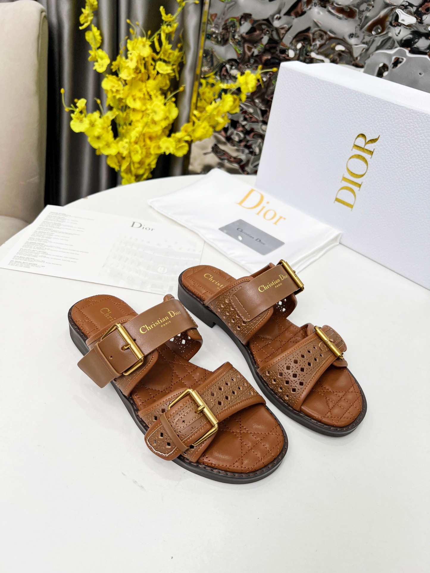 D Style Hollow Women's Slippers