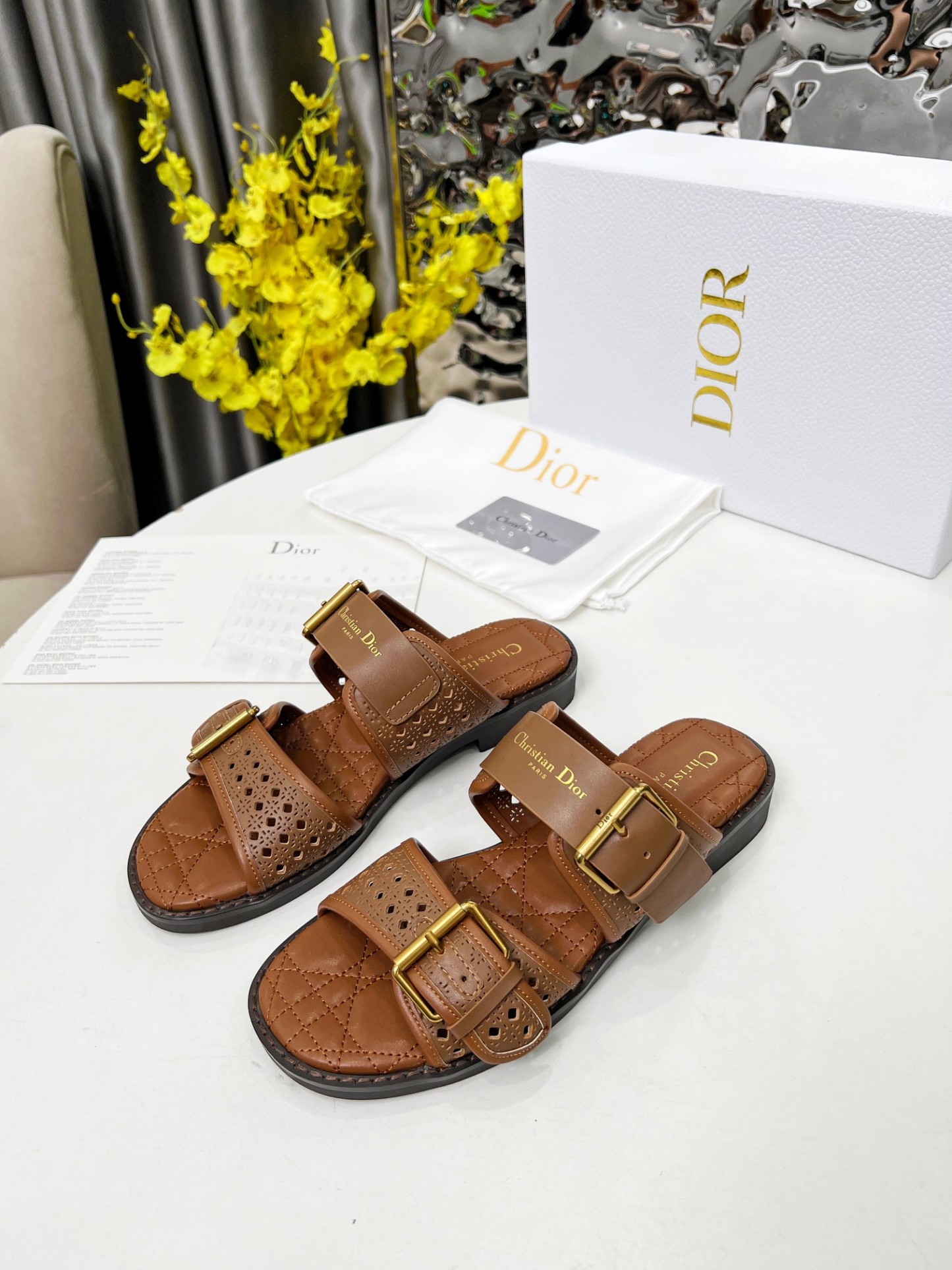 D Style Hollow Women's Slippers