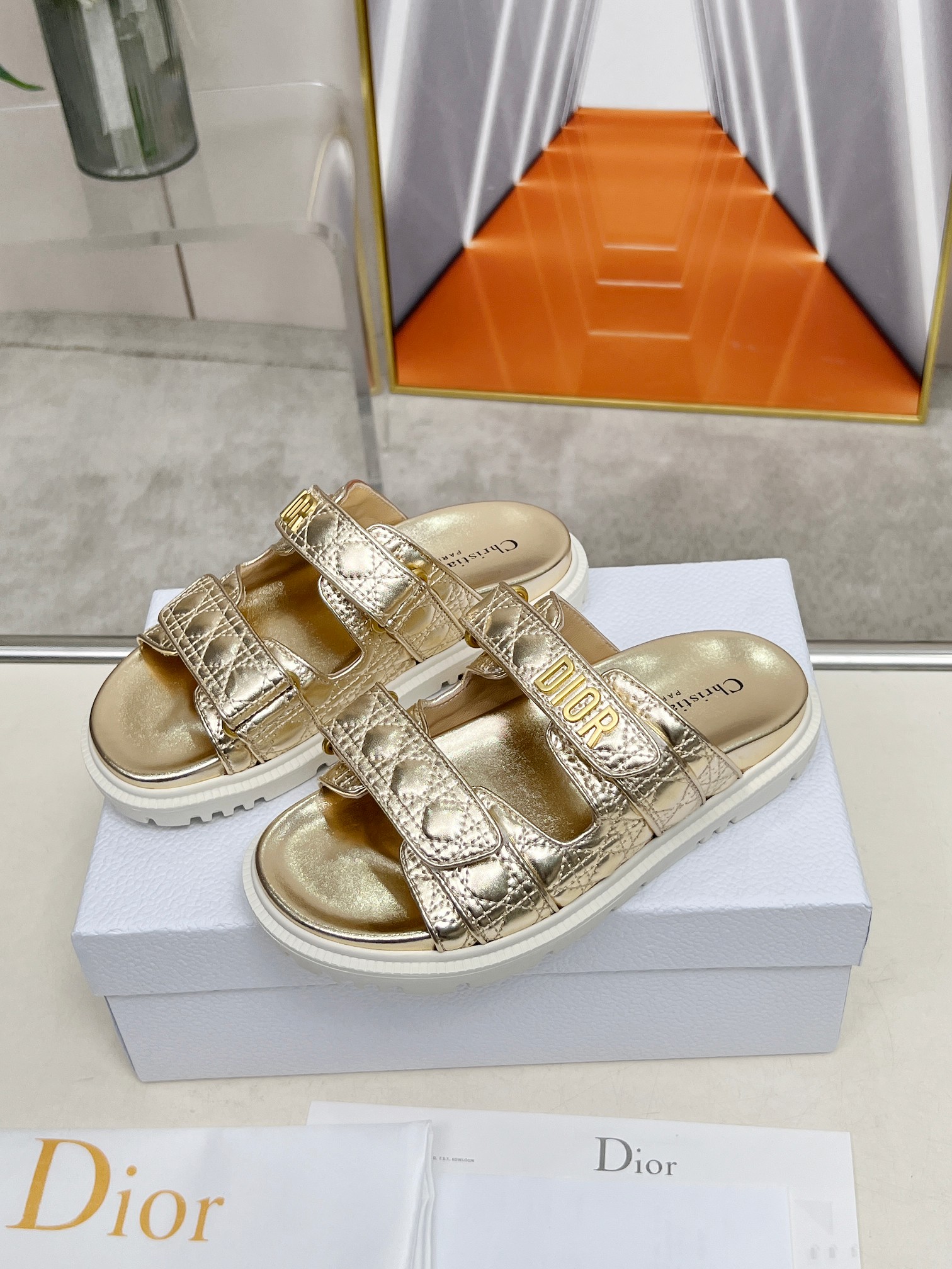 D Style Thick-soled women slippers