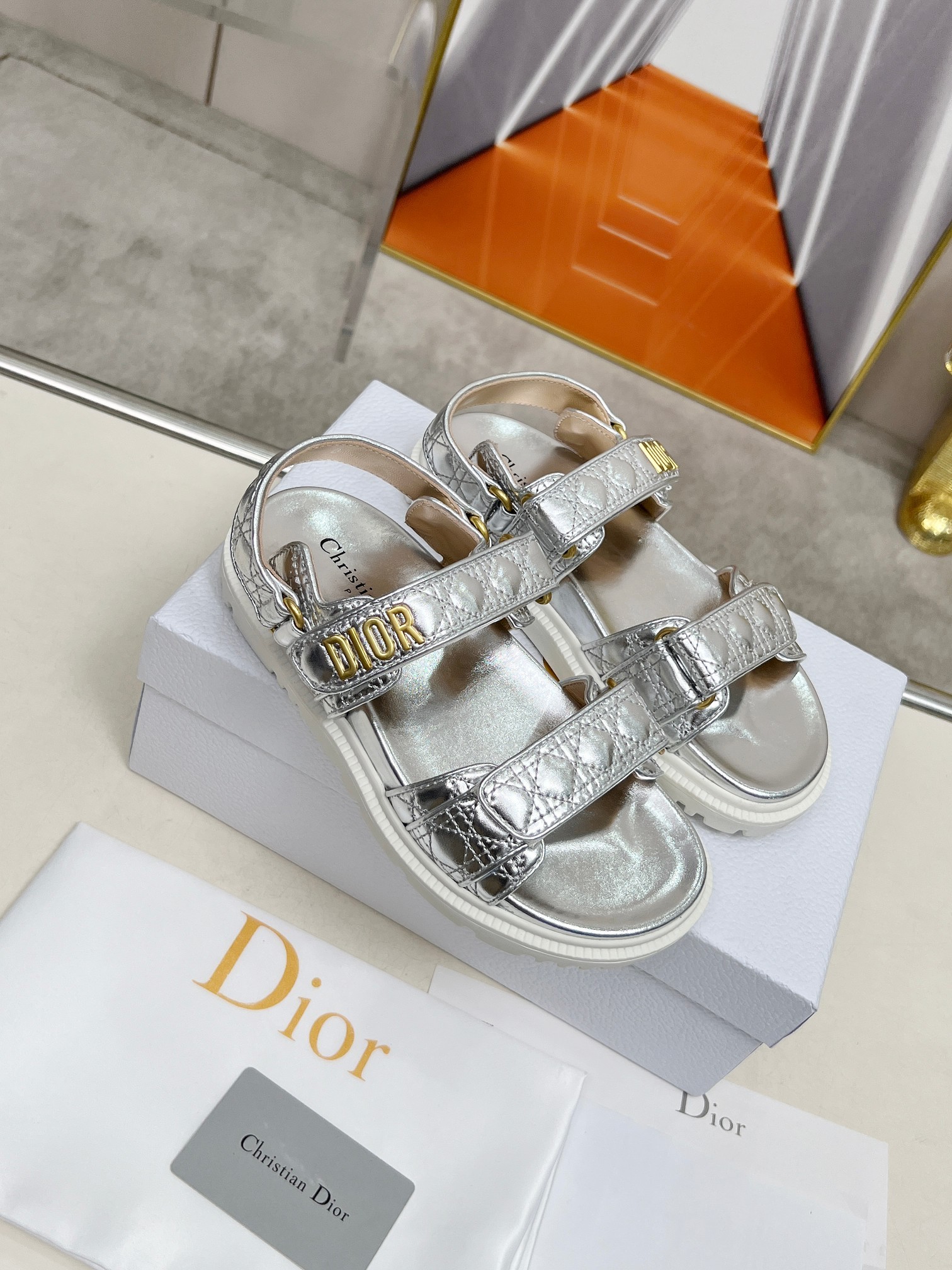 D Style Thick-soled women slippers