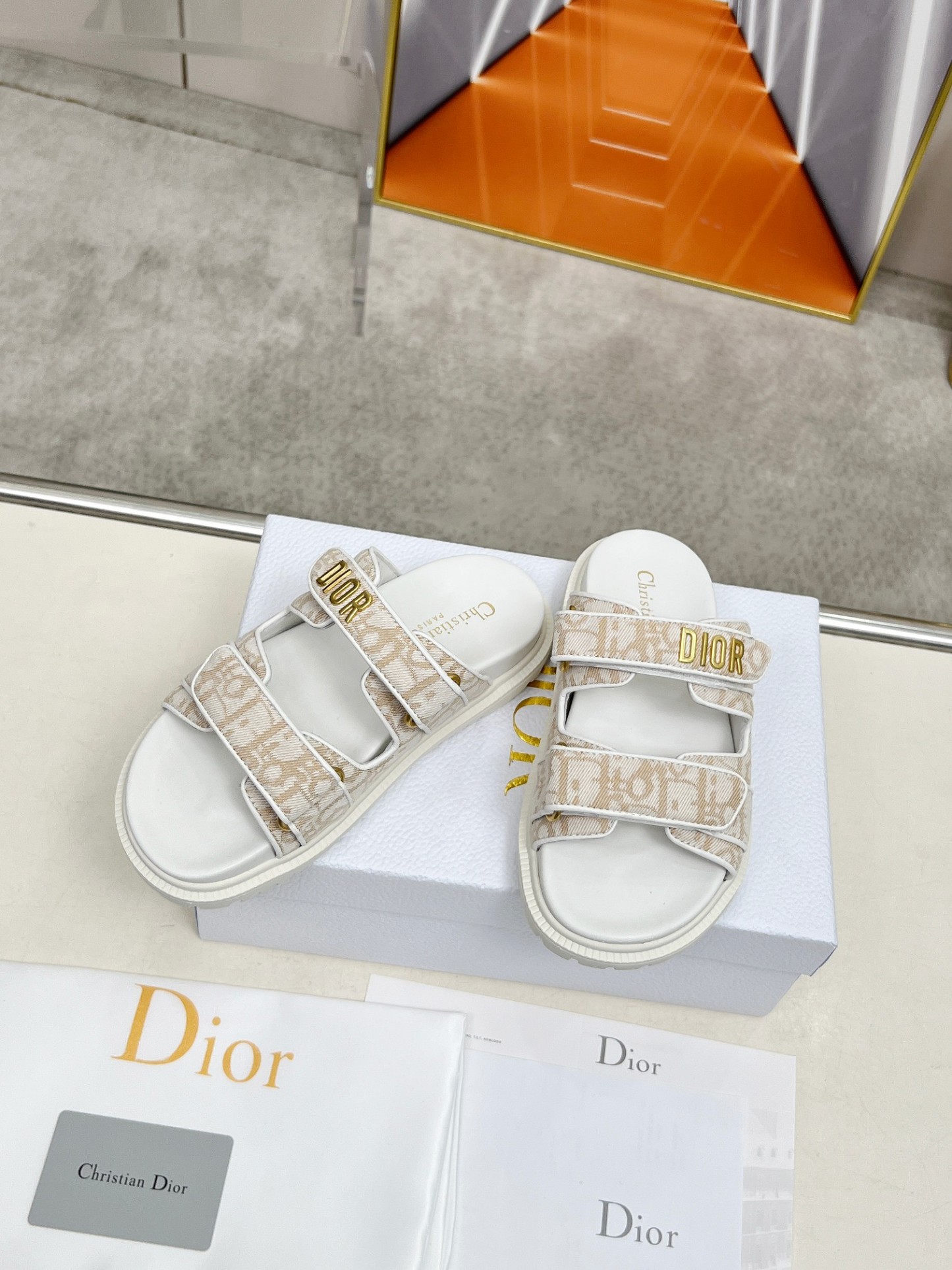 D Style Thick-soled women slippers