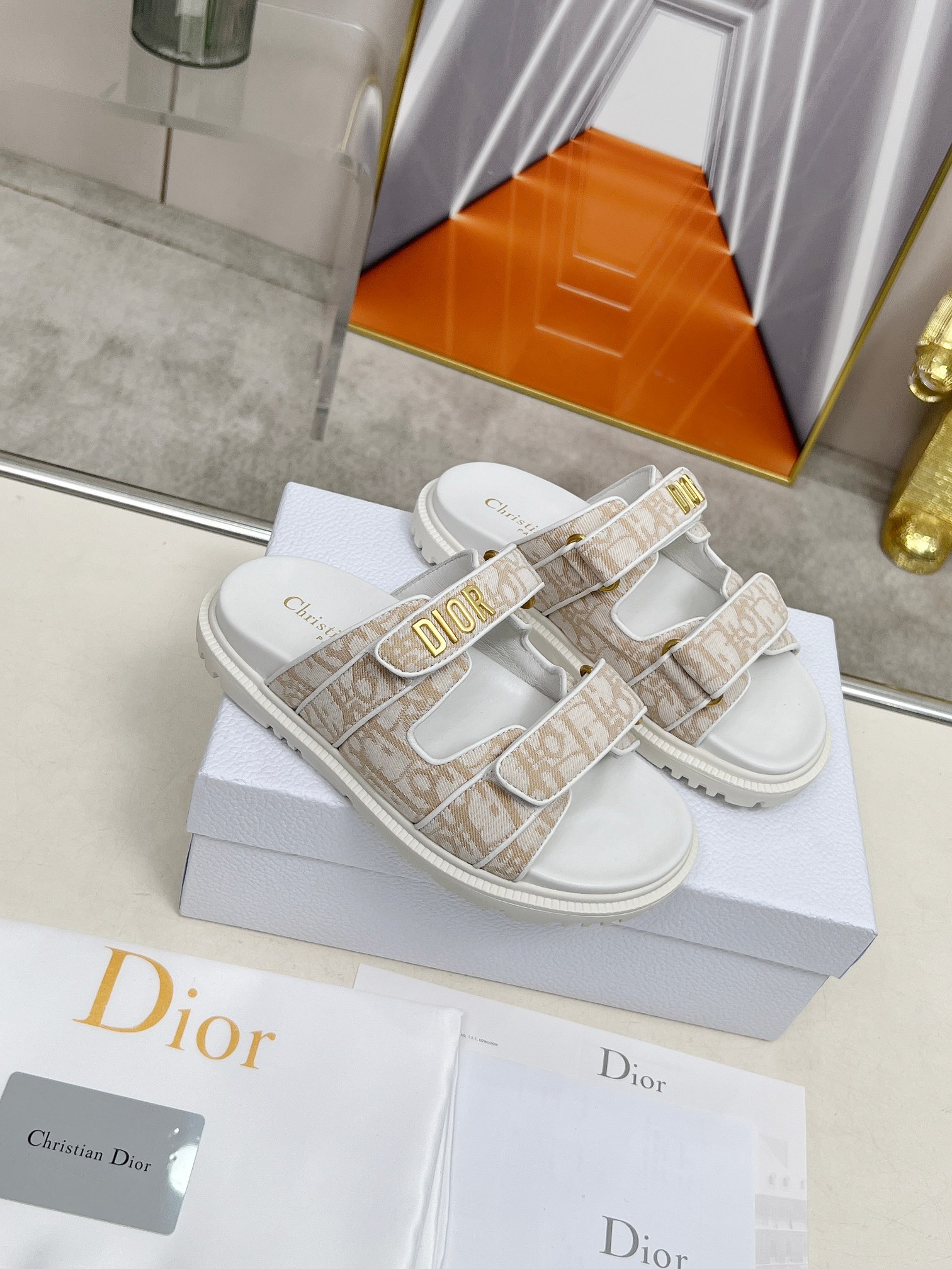 D Style Thick-soled women slippers