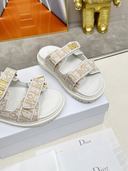 D Style Thick-soled women slippers