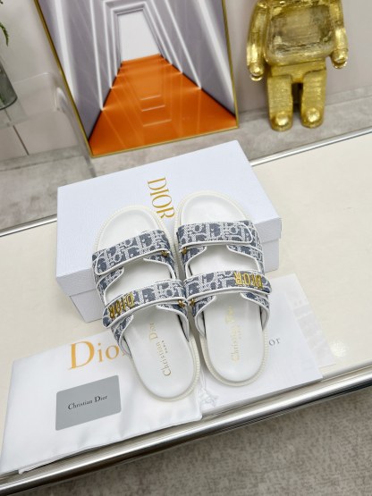 D Style Thick-soled women slippers