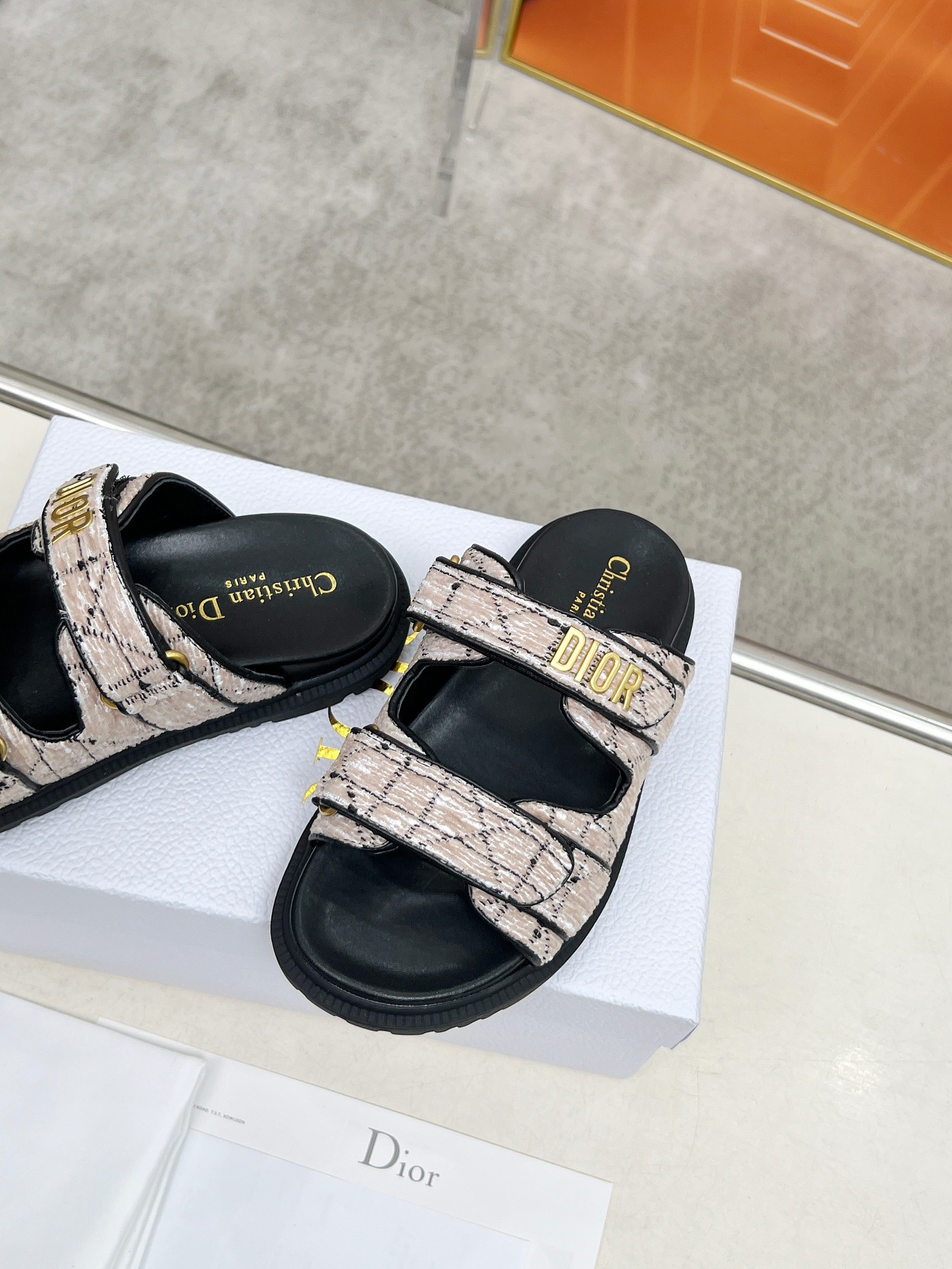 D Style Thick-soled women slippers