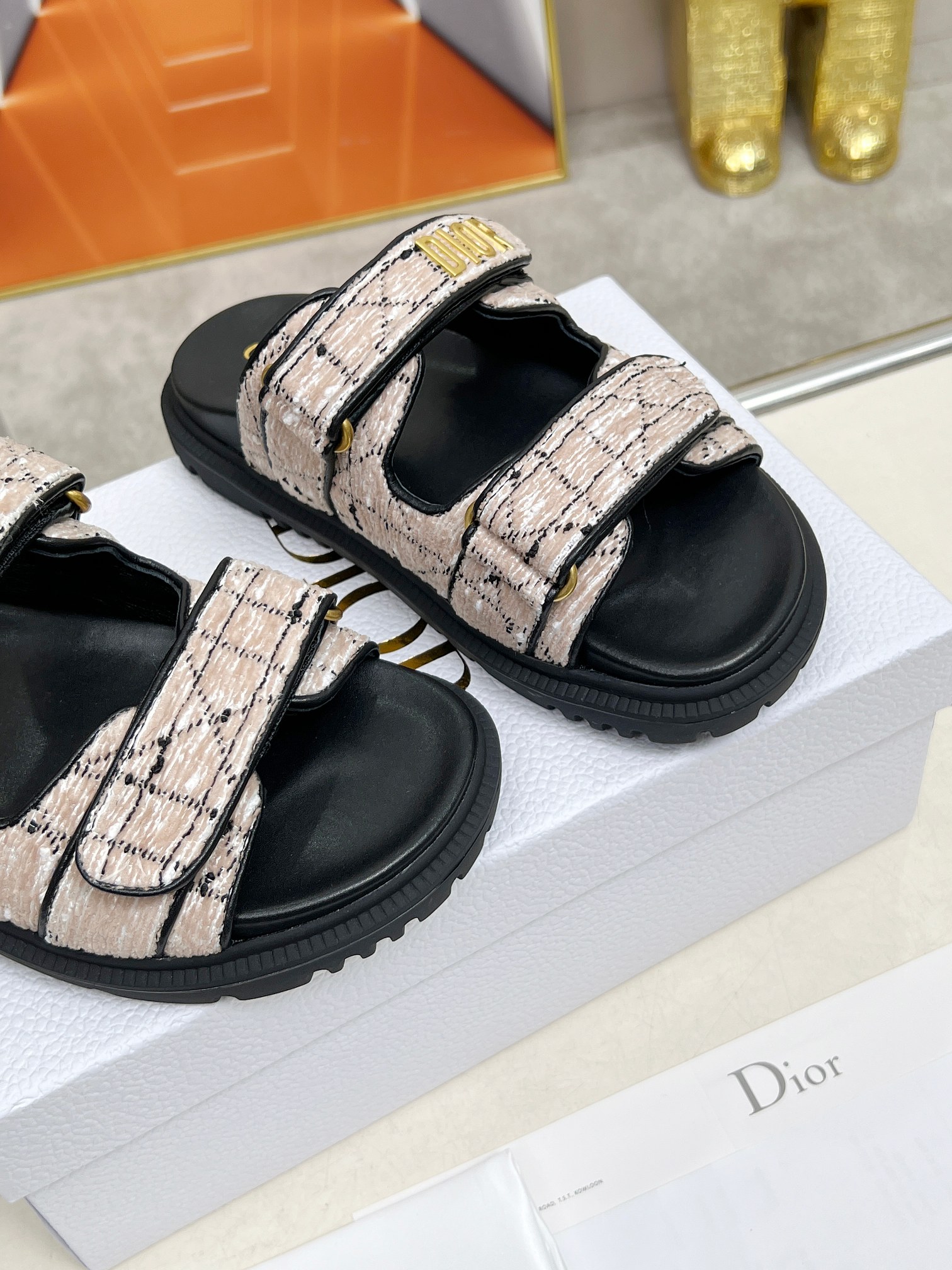 D Style Thick-soled women slippers