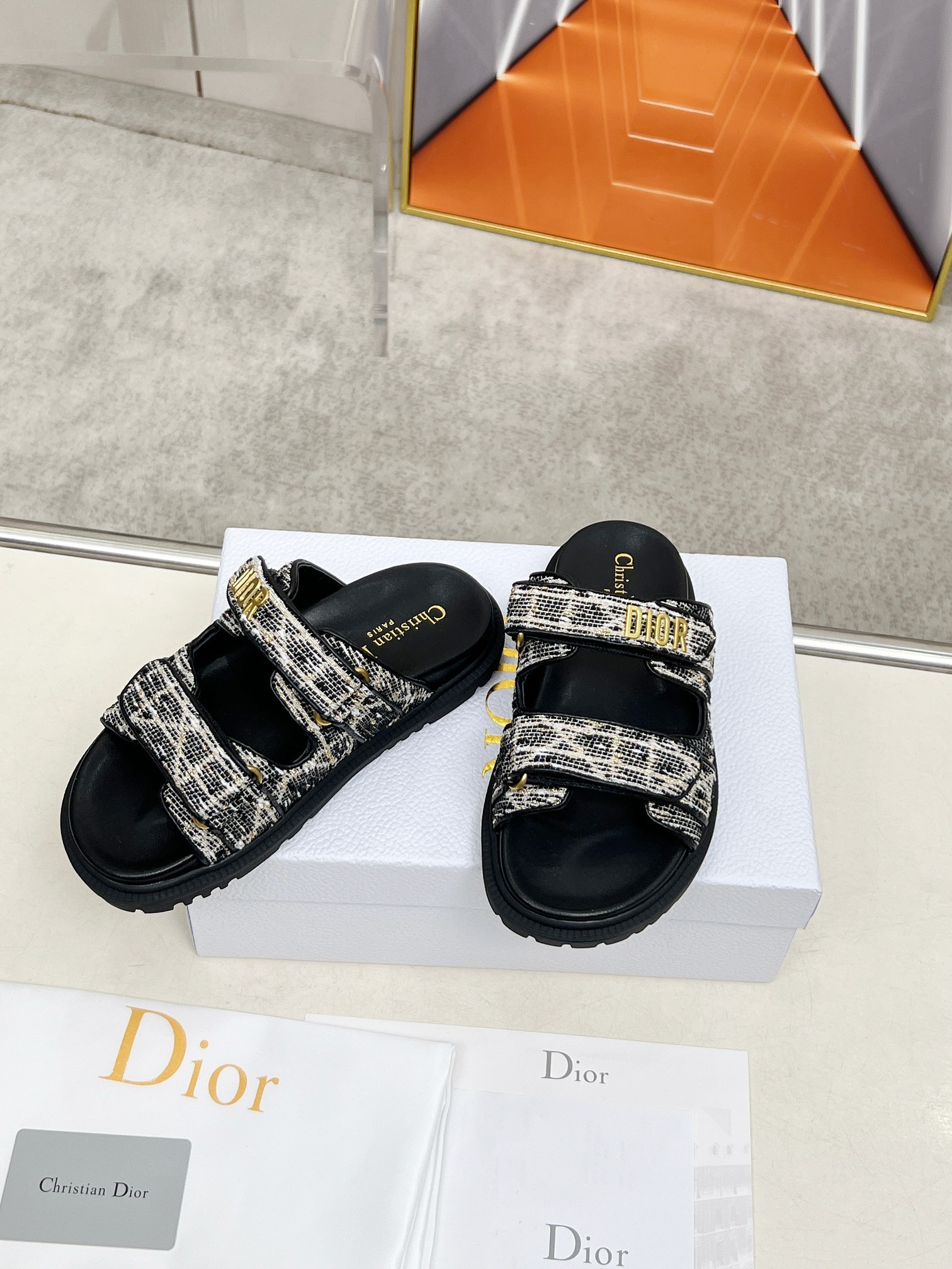 D Style thick-soled women's slippers