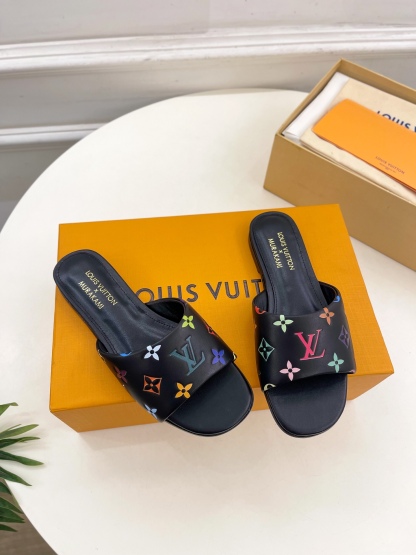 L Style Tricolor Embossed Flat Slippers