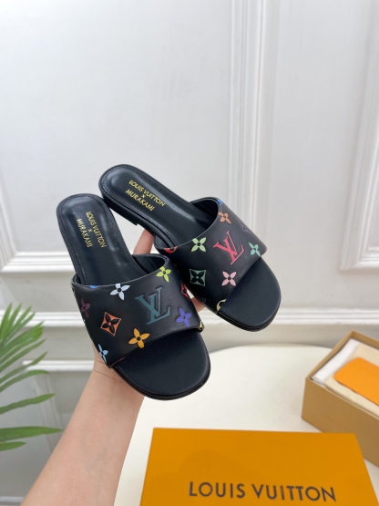 L Style Tricolor Embossed Flat Slippers