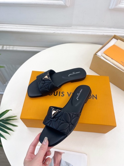 L Style embroidered letter buckle flat slippers