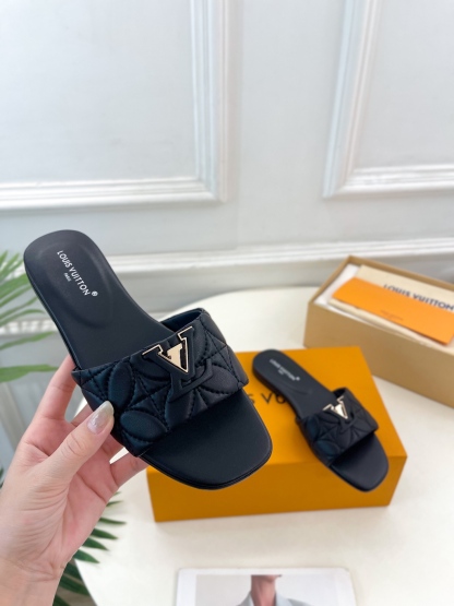 L Style embroidered letter buckle flat slippers