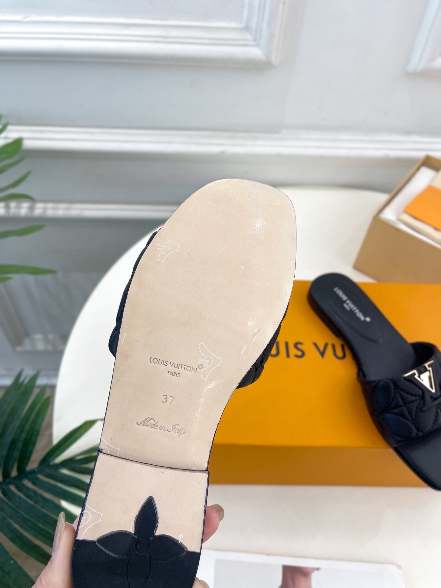 L Style embroidered letter buckle flat slippers