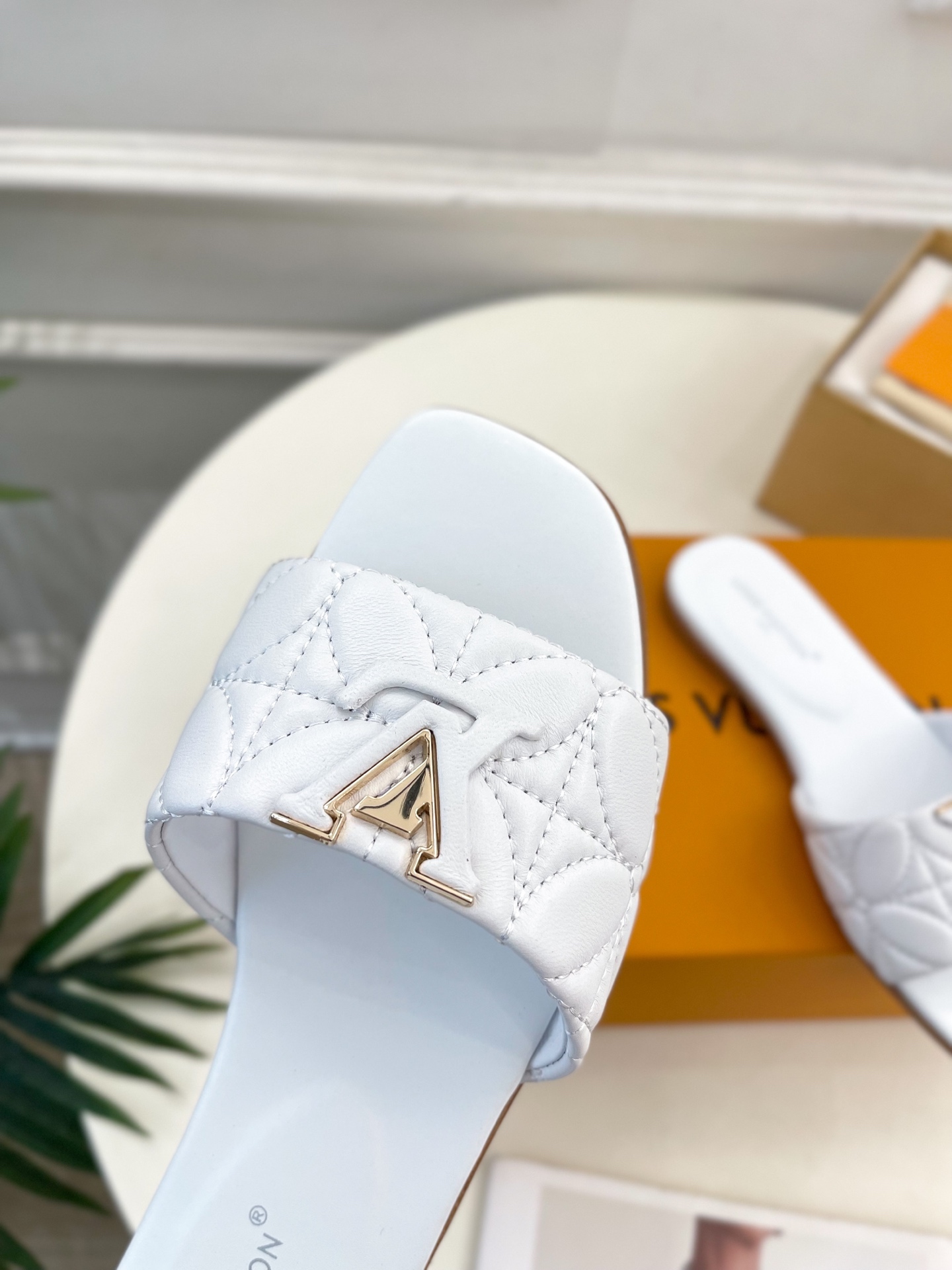 L Style embroidered letter buckle flat slippers