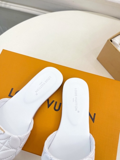 L Style embroidered letter buckle flat slippers