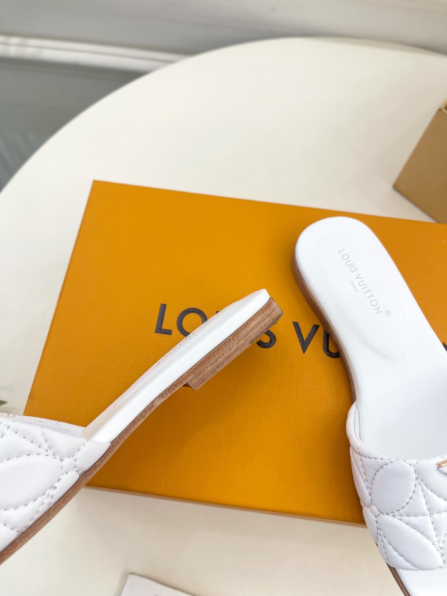 L Style embroidered letter buckle flat slippers