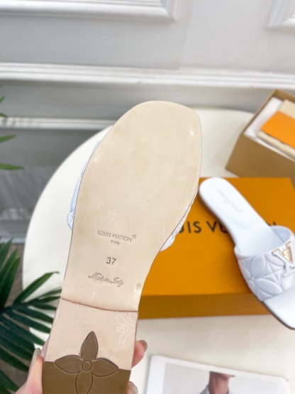 L Style embroidered letter buckle flat slippers