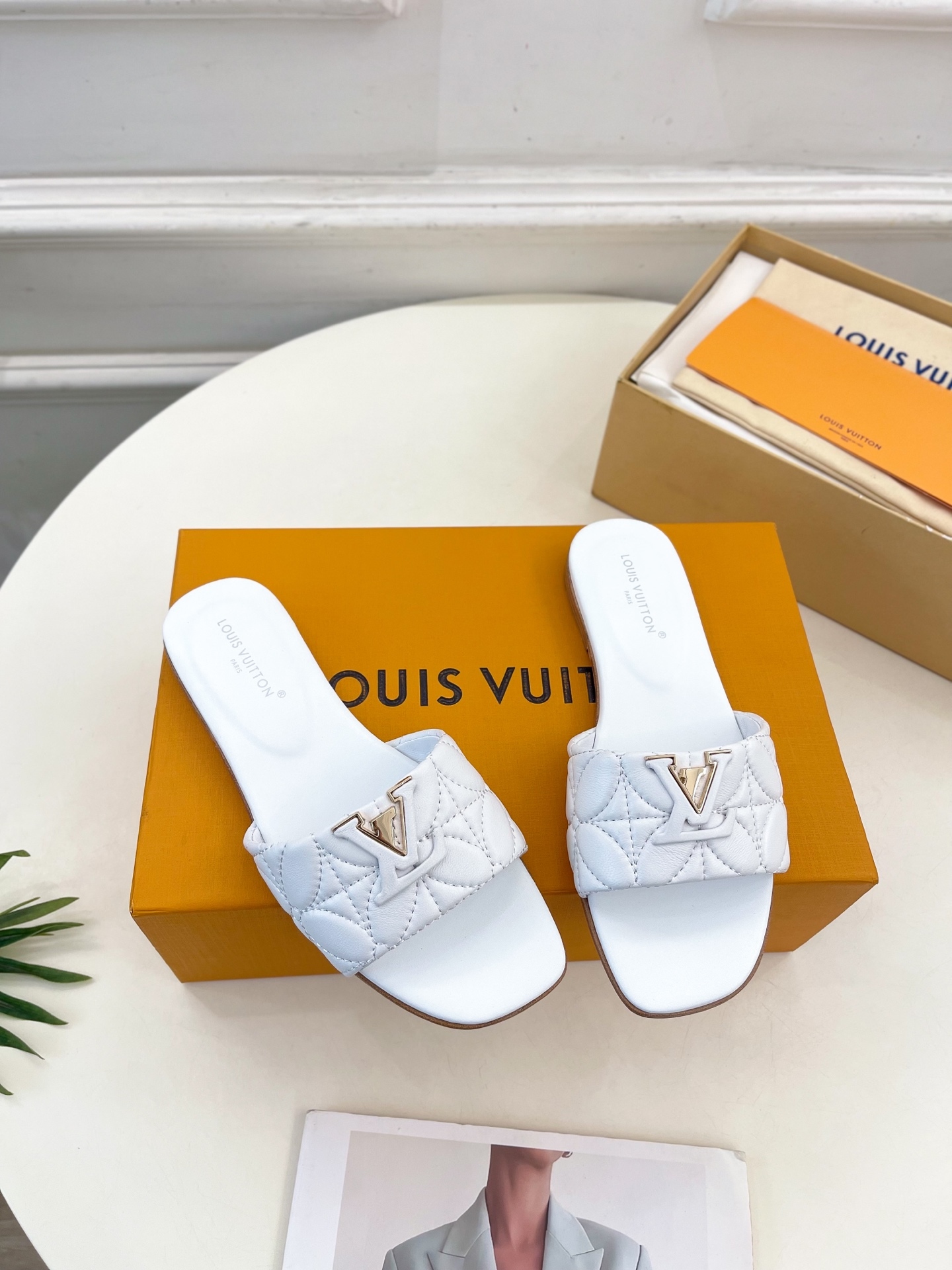 L Style embroidered letter buckle flat slippers