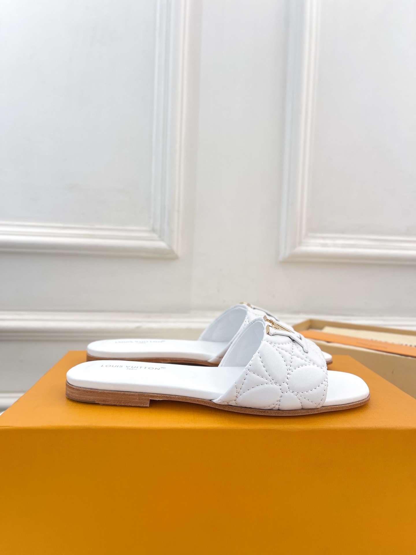 L Style embroidered letter buckle flat slippers