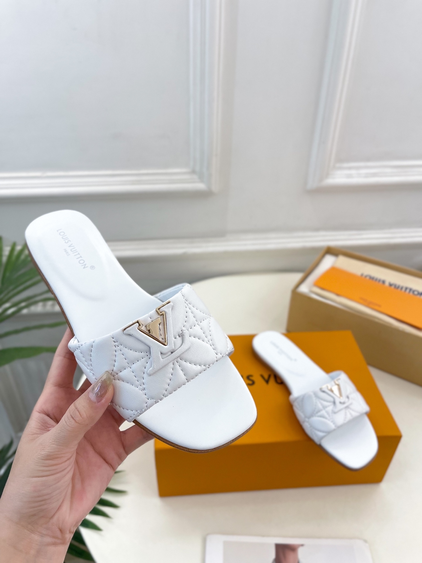L Style embroidered letter buckle flat slippers