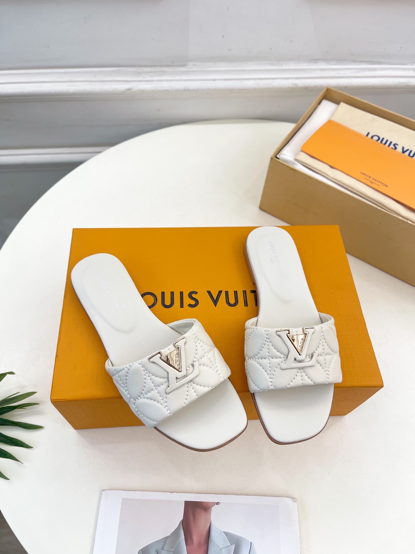 L Style embroidered letter buckle flat slippers