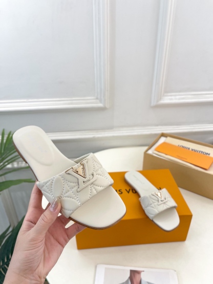 L Style embroidered letter buckle flat slippers