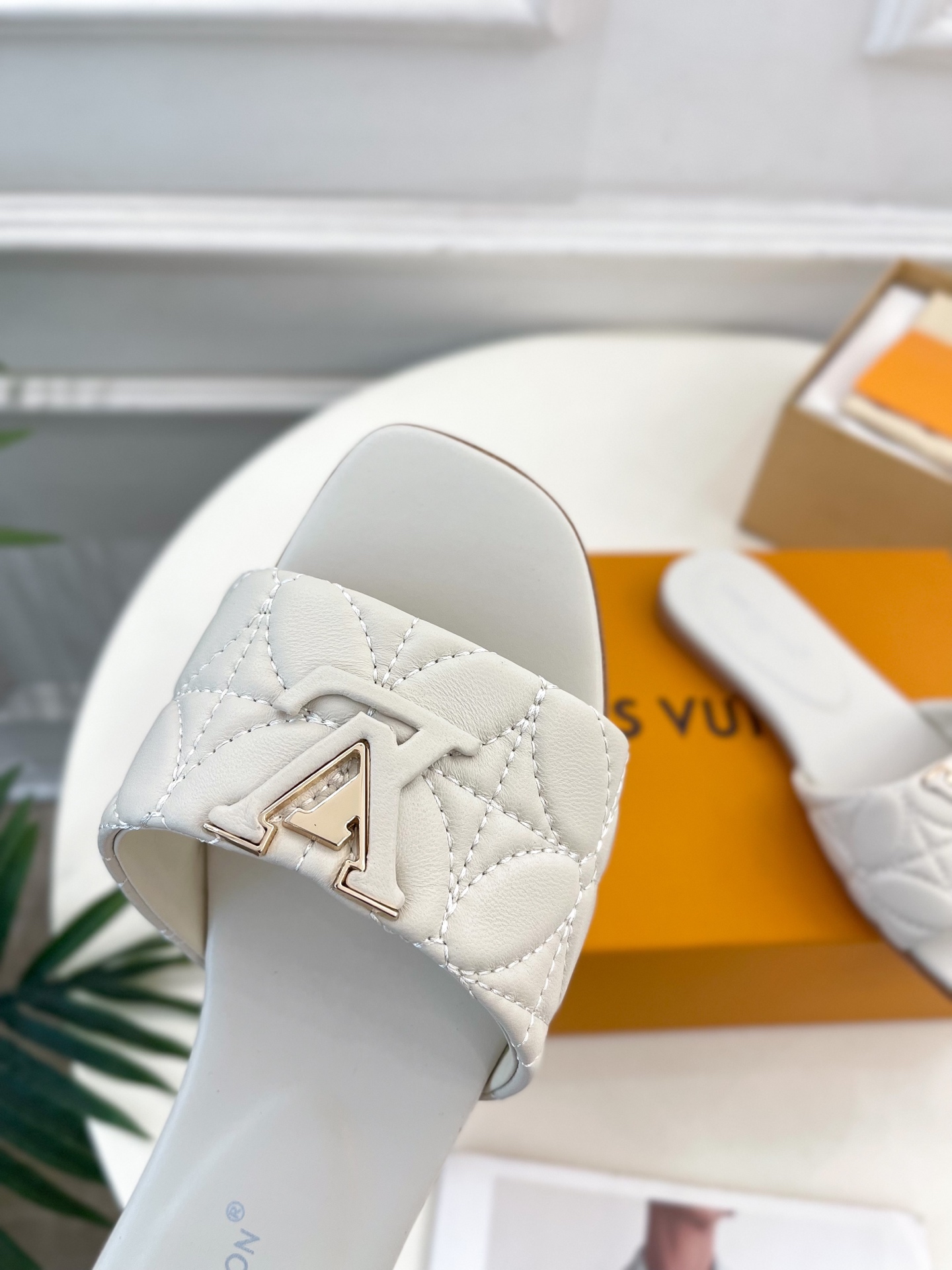 L Style embroidered letter buckle flat slippers