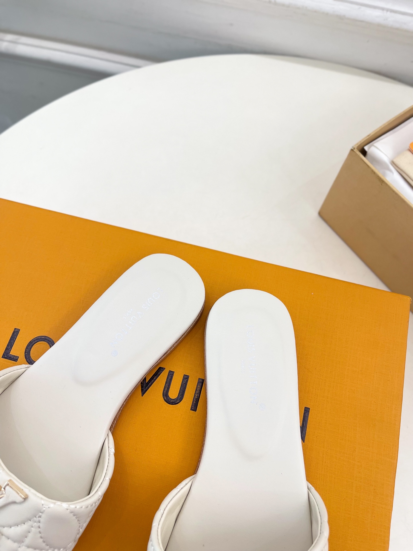 L Style embroidered letter buckle flat slippers