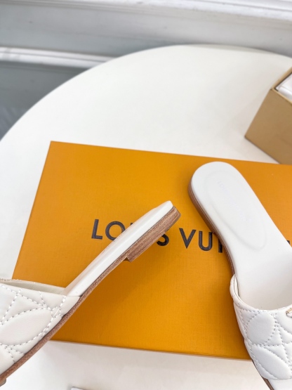 L Style embroidered letter buckle flat slippers