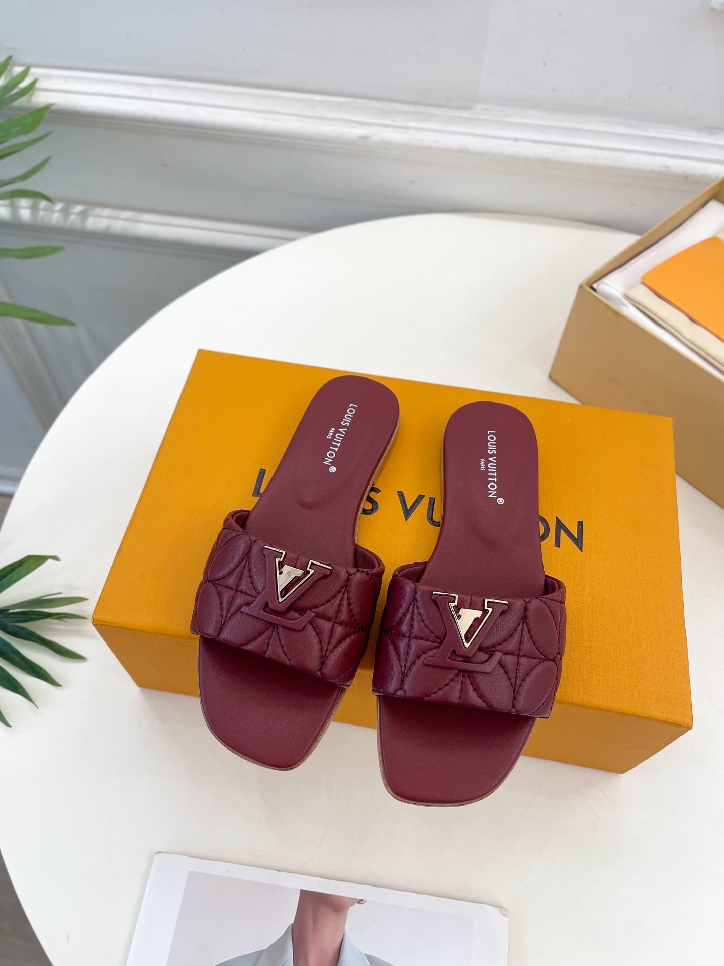 L Style embroidered letter buckle flat slippers