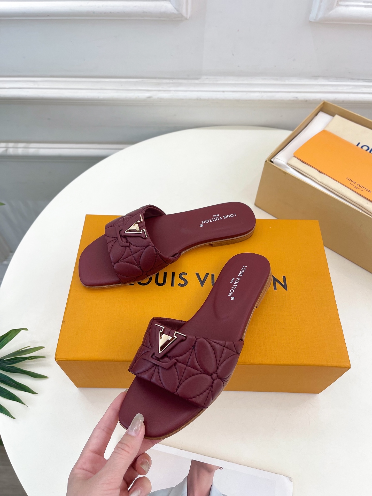 L Style embroidered letter buckle flat slippers