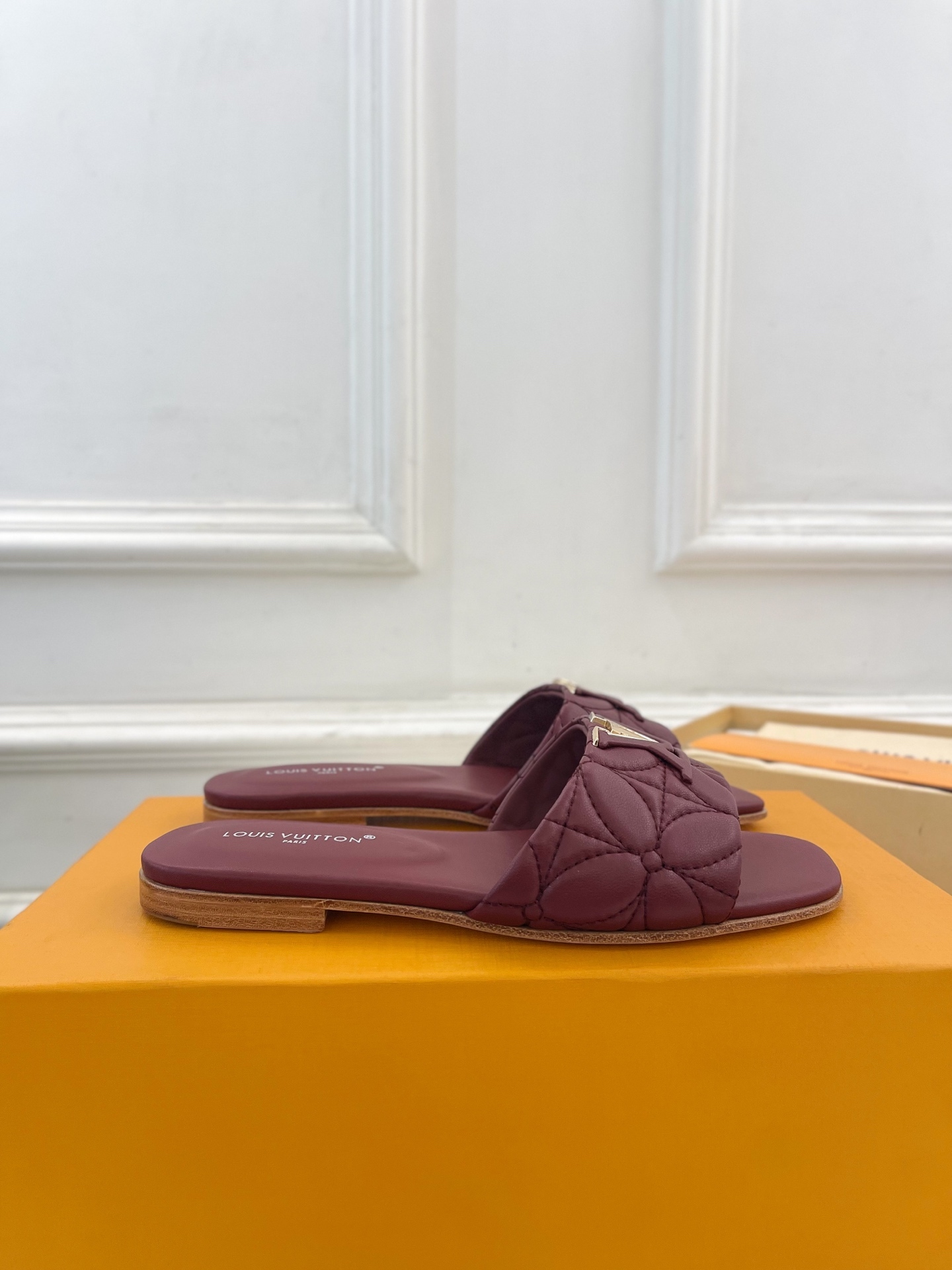 L Style embroidered letter buckle flat slippers