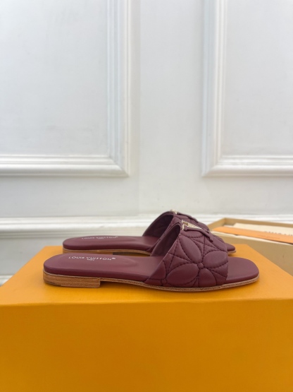 L Style embroidered letter buckle flat slippers