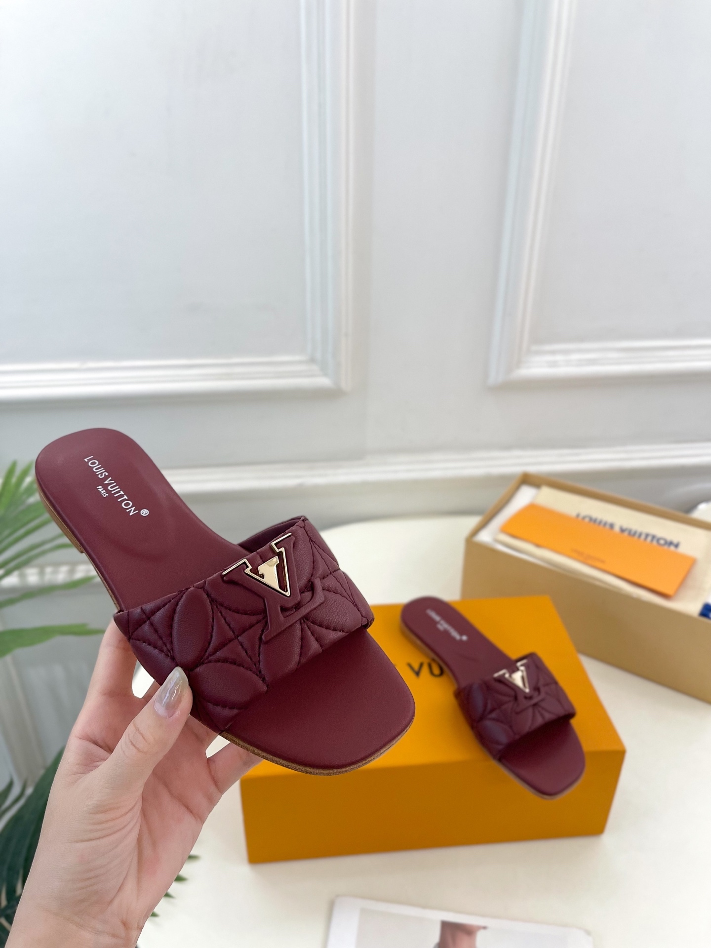 L Style embroidered letter buckle flat slippers