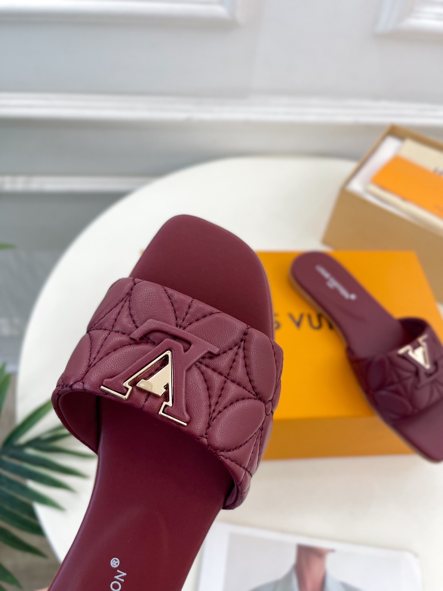 L Style embroidered letter buckle flat slippers