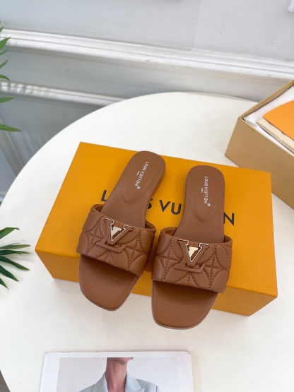 L Style embroidered letter buckle flat slippers