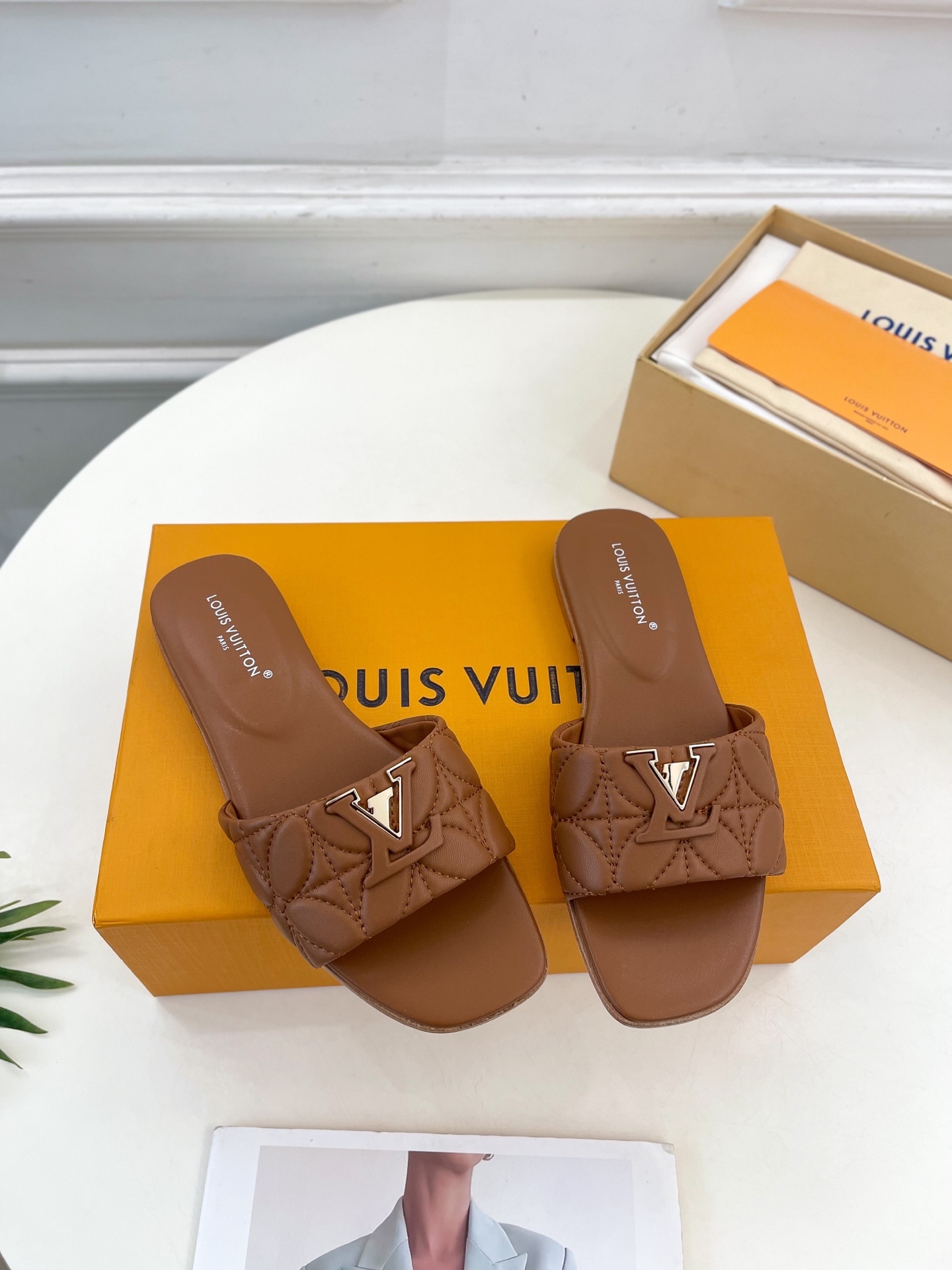 L Style embroidered letter buckle flat slippers